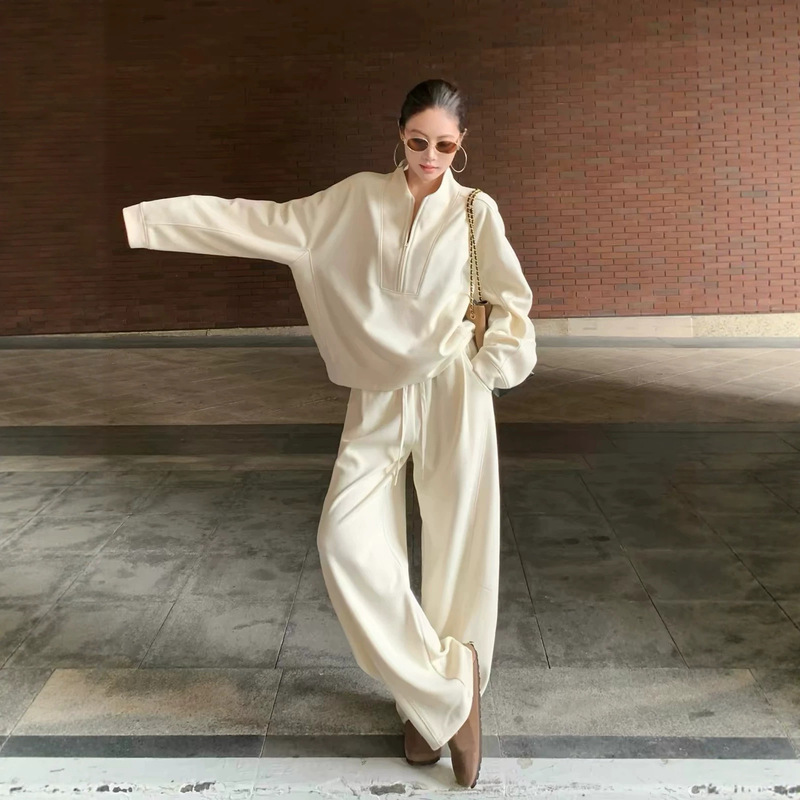 26 new model height-enhancing cream white casual suit, loose-fitting stand-up collar top, drapey straight-leg sweatpants, versatile set 26 new model height-enhancing cream white casual suit, loose-fitting stand-up collar top, drapey straight-leg sweatpants, versatile set