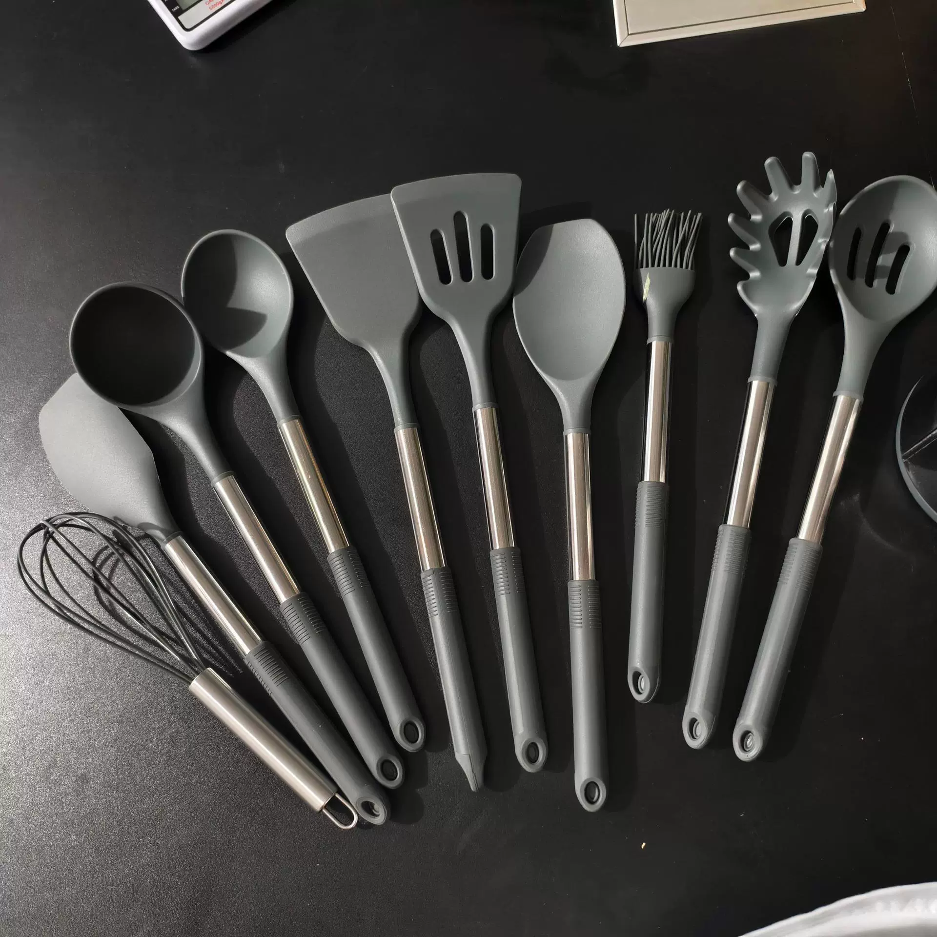 Трансграничные популярные кухонные принадлежности из нержавеющей стали и силикона с вращающимся контейнером для хранения, набор из 12 предметов для готовки, кухонные лопатки и принадлежности