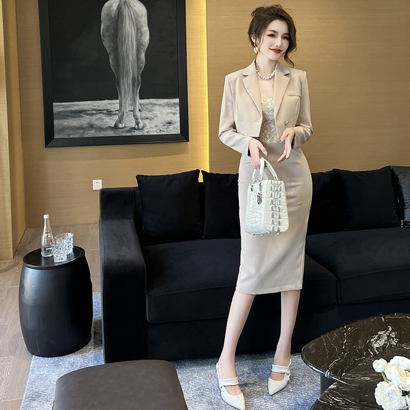 Bộ áo khoác vest phối váy hai dây nữ phong cách trưởng thành — Màu Kaki