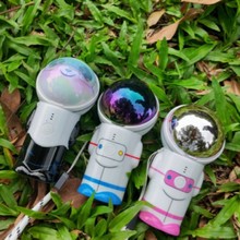 太空人熊猫手持小风扇两档挂脖儿童玩具宇航员送礼佳品常规款