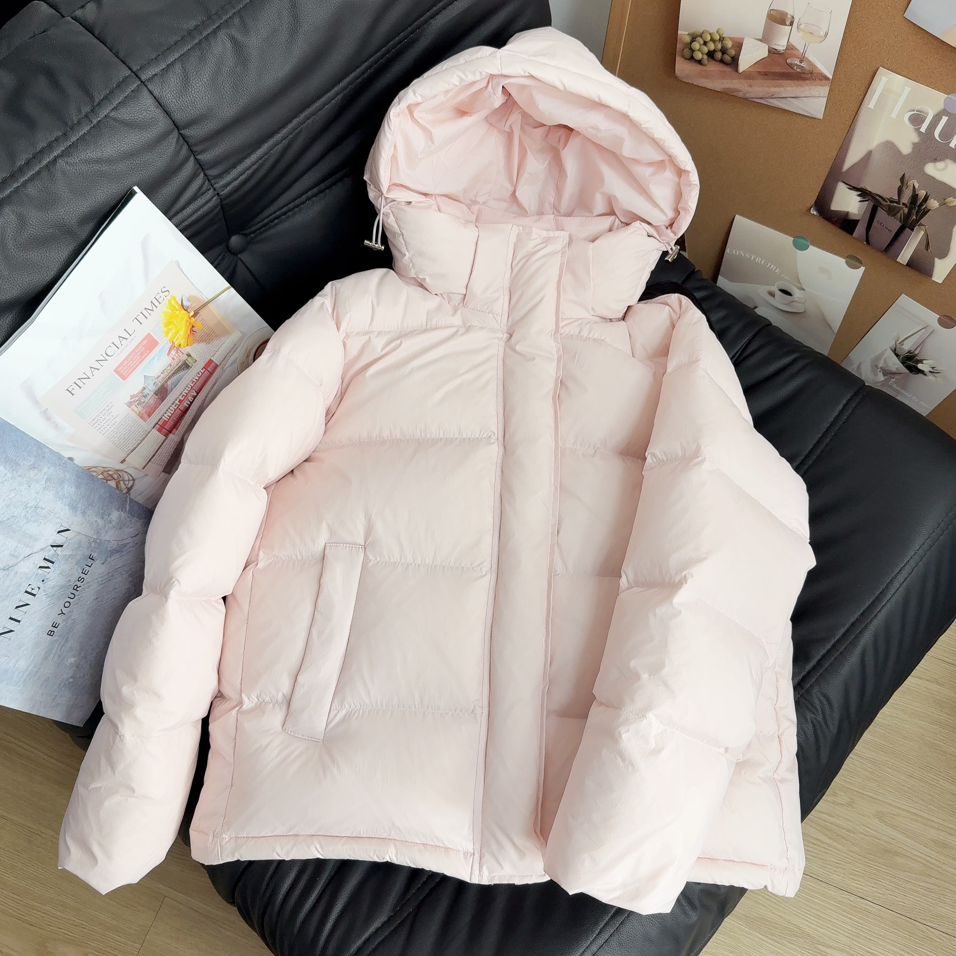 2025 Winter New Short down Jacket Women's 95 White Duck down Loose Small Hat Detachable Thick Jacket Casual