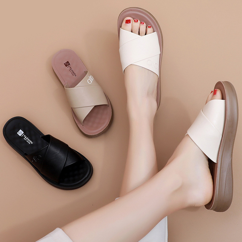 Mom's Slippers for Outdoor Wear, Flat-Soled Summer Sandals for Middle-Aged and Elderly People, Soft-Soled Anti-Slip New Style Women's Thick-Soled Sandals Mom's Slippers for Outdoor Wear, Flat-Soled Summer Sandals for Middle-Aged and Elderly People, Soft-Soled Anti-Slip New Style Women's Thick-Soled Sandals