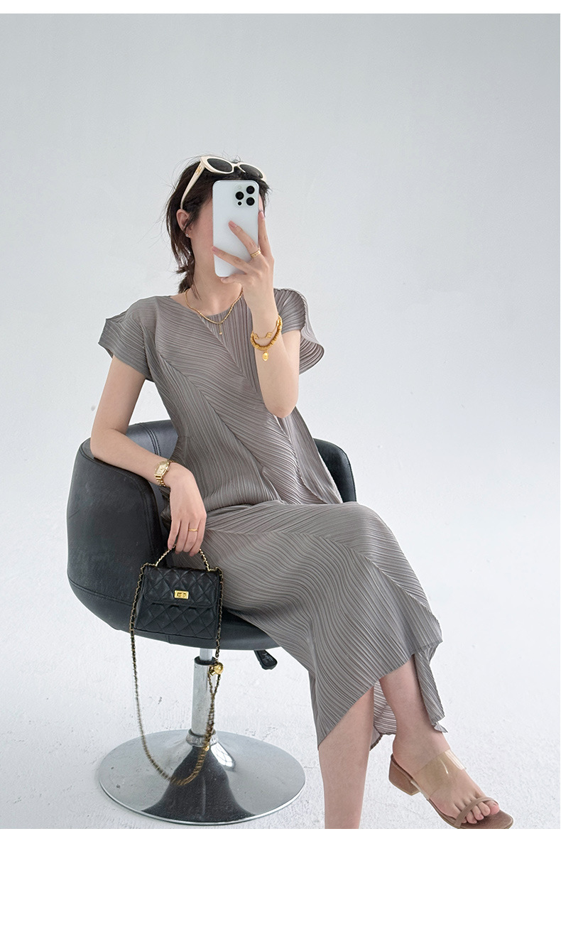 Đầm maxi nữ tay ngắn thiết kế xếp ly Issey Miyake ôm eo — màu đen chi tiết 22