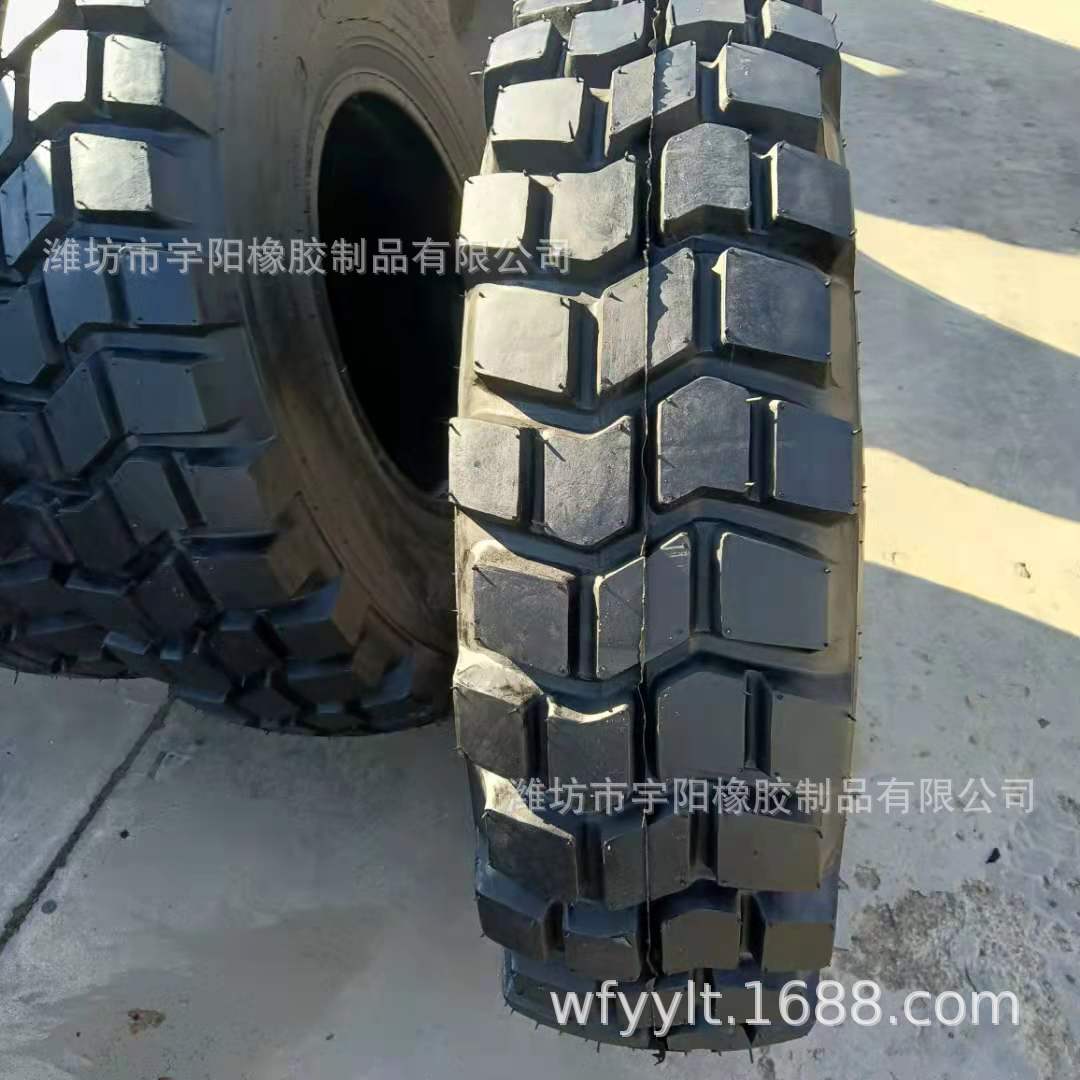 11R18块状花纹 11R18   越野车轮胎   钢丝胎