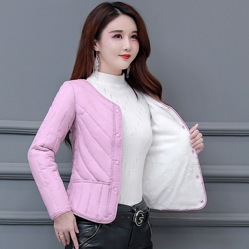 秋冬の羽毛の綿服の女性の内の胆の短い金のカシミヤの厚いお母さんは大きいサイズの中で保温服の中高年のコートを着ます。|undefined