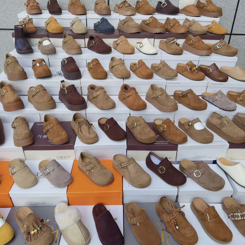 Autumn new collection of Birkenstock women's shoes, versatile and fashionable for outdoor wear, flat-soled women's shoes, assorted styles, export surplus stock, and clearance items for street vendors