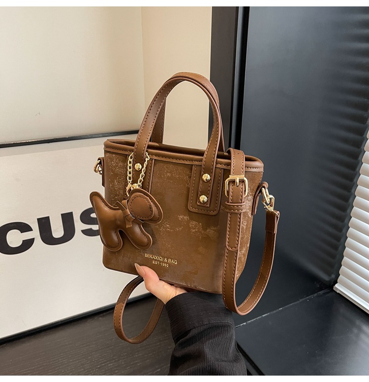 2024 New Popular Small Bag This Year Women's Fashion Versatile One Shoulder Crossbody Bag Retro Small Handheld Bucket Bag_voghion.com