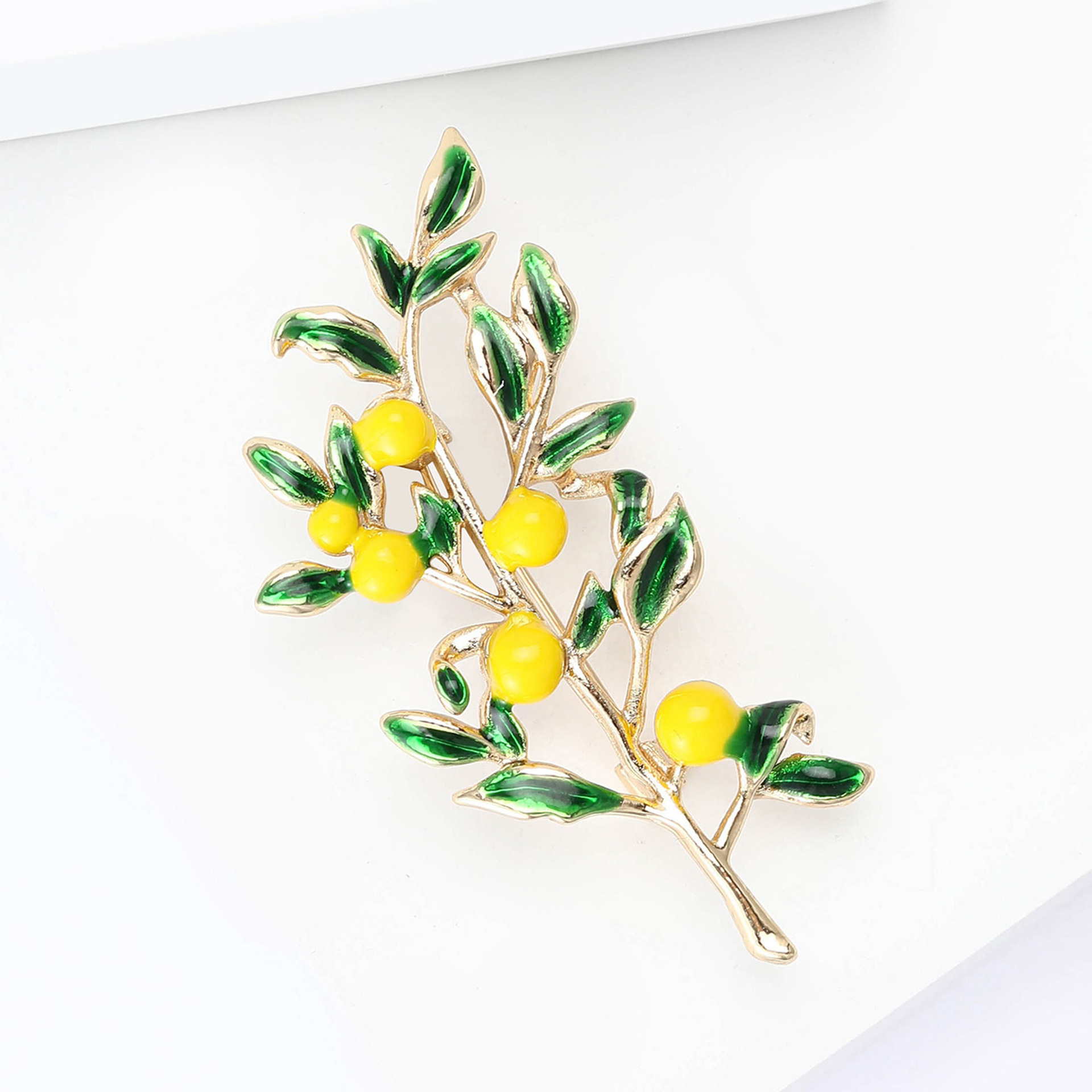 Брошь-ветка лимона Meimei Jewelry золотисто-желтая