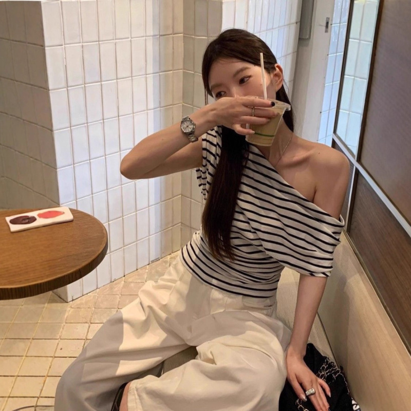 设计感斜肩短袖T恤女2025夏季新款辣妹修身显瘦露肩条纹学生上衣|undefined