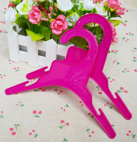 Factory direct sales for dogs and cats pet plastic clothes rack rose red children's small clothes hanger wholesale