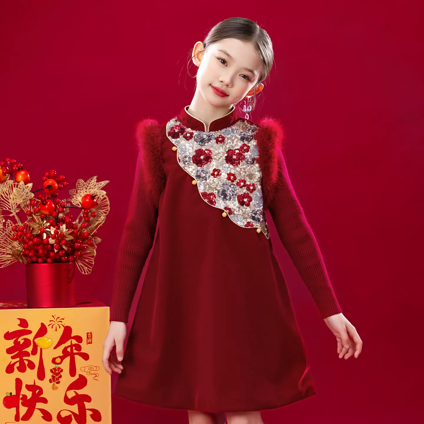 批发女童新中式年味儿国风红旗袍裙25冬款经典翻领珠扣毛衣连衣裙