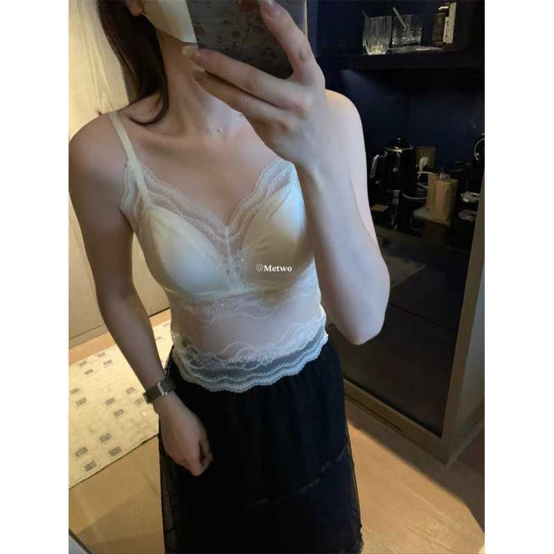 It's Really so Beautiful! 3-Color Satin Lace-Trimmed Camisole with Built-In Bra Pads and a Beautiful Back Design, Latex Cup for Layering It's Really so Beautiful! 3-Color Satin Lace-Trimmed Camisole with Built-In Bra Pads and a Beautiful Back Design, Latex Cup for Layering
