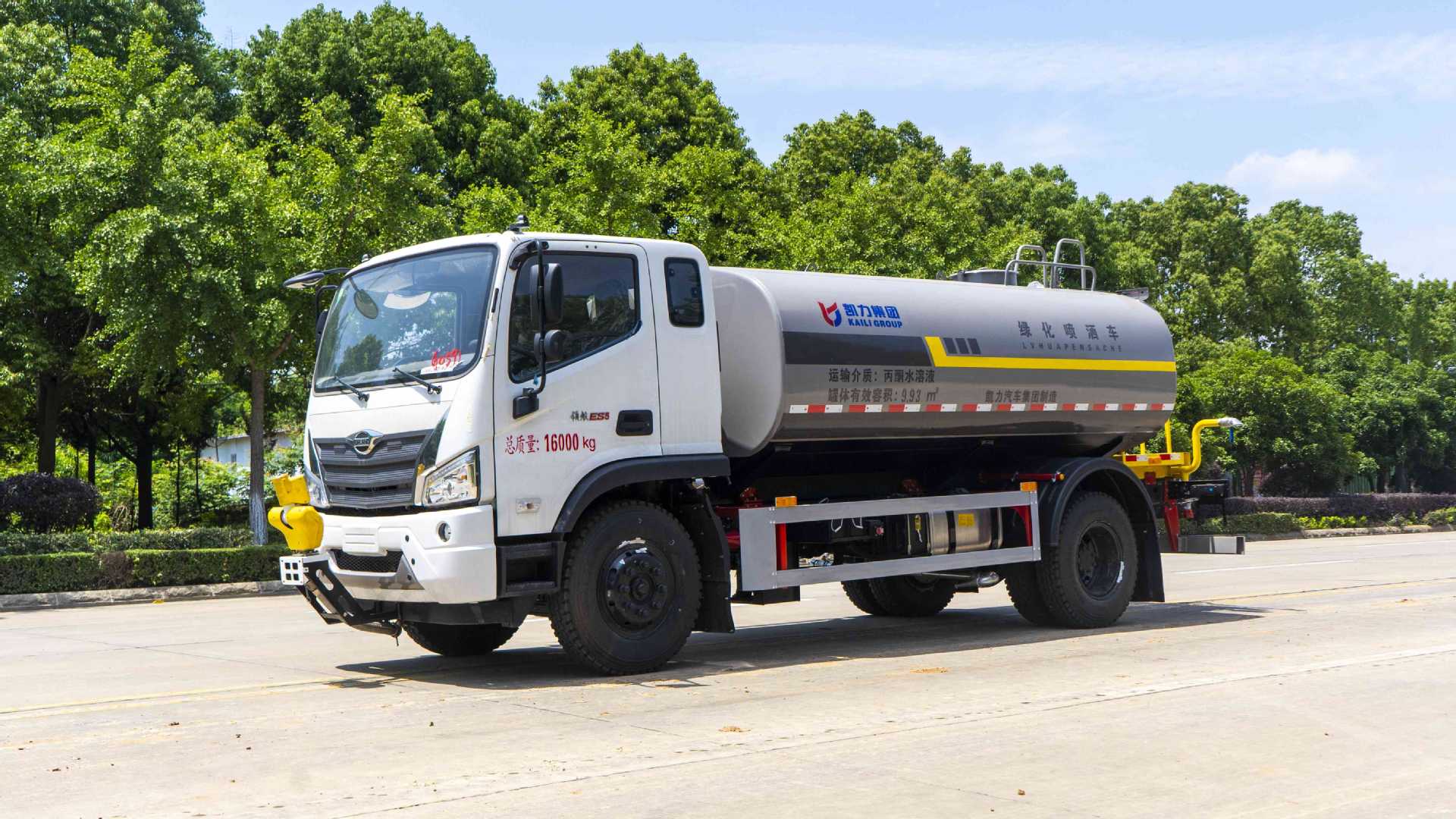 12 Square Meters and 15 Square Meters Sprinkler Truck, Municipal Sanitation, Road Maintenance, Dust Reduction Spray, Landscaping, Emergency Firefighting
