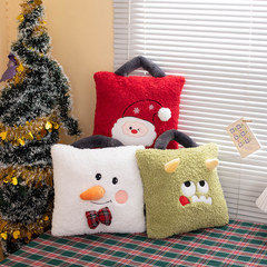 クリスマス収納抱き枕腰はリビングの窓に寄りかかってぬいぐるみのクリスマスプレゼントを飾っています。