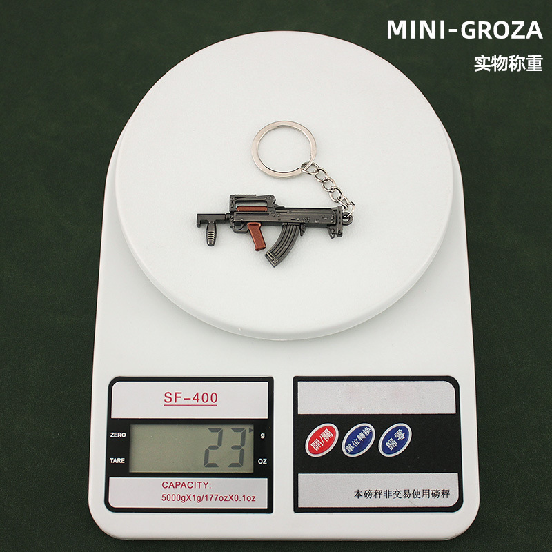 Mini colgante de pollo P90 S686 llavero de aleación de DP-28 metal modelo de pistola de juguete trinket