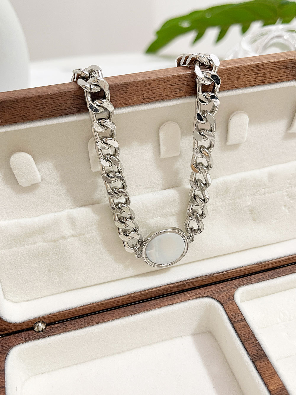 1 Piece Fashion Round Alloy Shell Plating Chain Womenu0027S Pendant Necklace