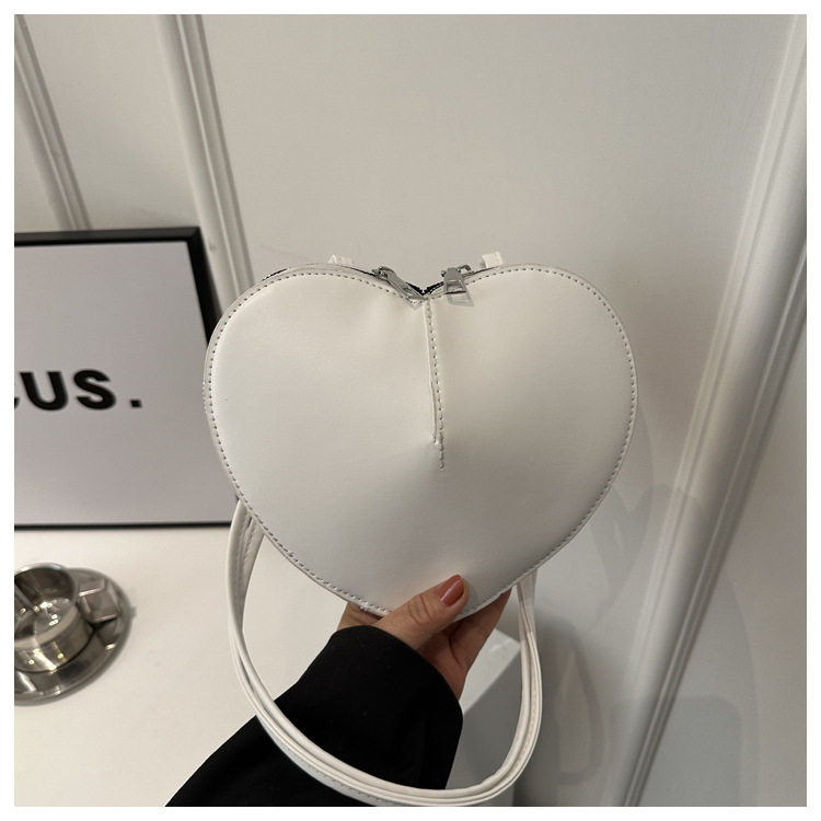 Women's PU Heart Shape Basic Classic Style Sewing Thread Heart-shaped Zipper Underarm Bag display picture 19
