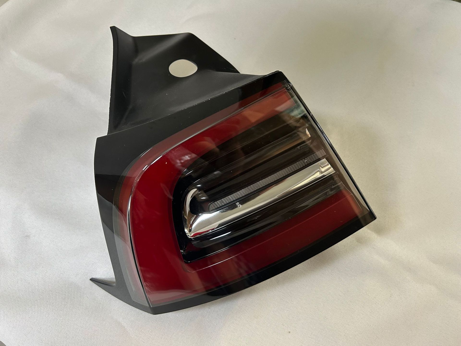 Suitable for Tesla accessories 21-23 Model3/Y outer taillight 1502086-00-D 1502087-00