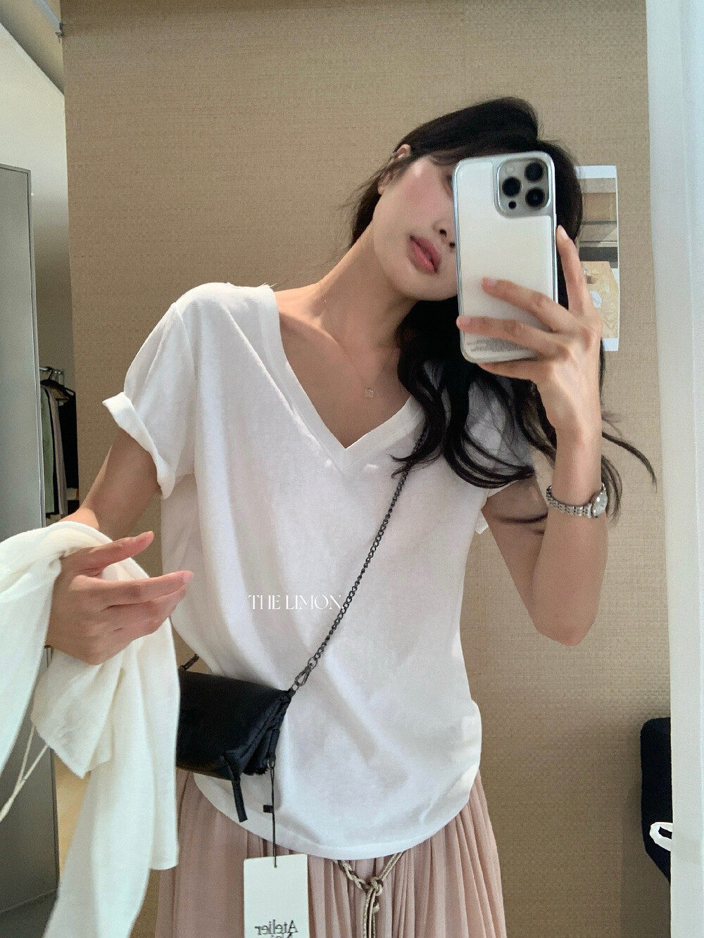 Áo thun nữ cổ V tay ngắn phối ren lưng xéo — màu đen, xanh lam, màu trắng, Xám hoa chi tiết 26