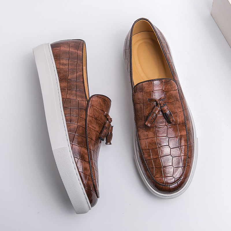 Amazon tamaño extra grande 47 zapatos de hombre mocasines de borla patrón de cocodrilo estilo británico zapatos de cuero casuales estación europea zapatos de tablero de los hombres