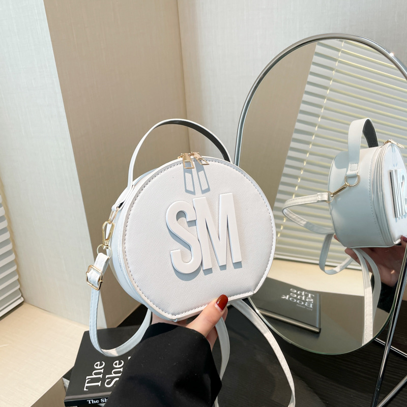 2025 primavera nueva impresión de letras de moda redondas personalidad simple nicho ocio mochila de tendencia de mujer viaje