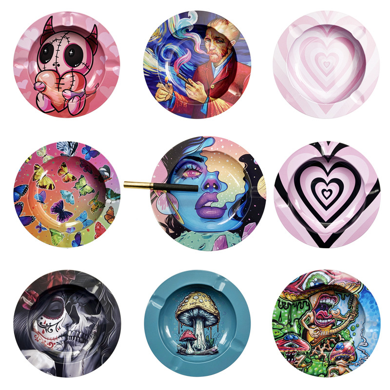 Ventas transfronterizas en caliente de cenicero de hojalata pequeña bandeja de paja despierta plato de cigarrillos cenicero una variedad de patrones de consulta al cliente