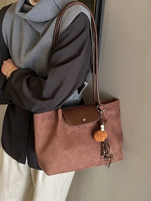 Capacious retro shoulder bag, underarm bag