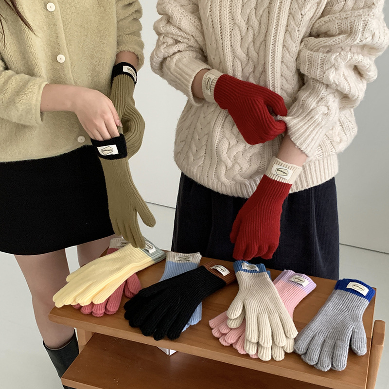Guantes de punto para mujeres 2025 invierno nuevo color de colisión de empalme para montar calentamiento largo pantalla táctil cinco dedos guantes
