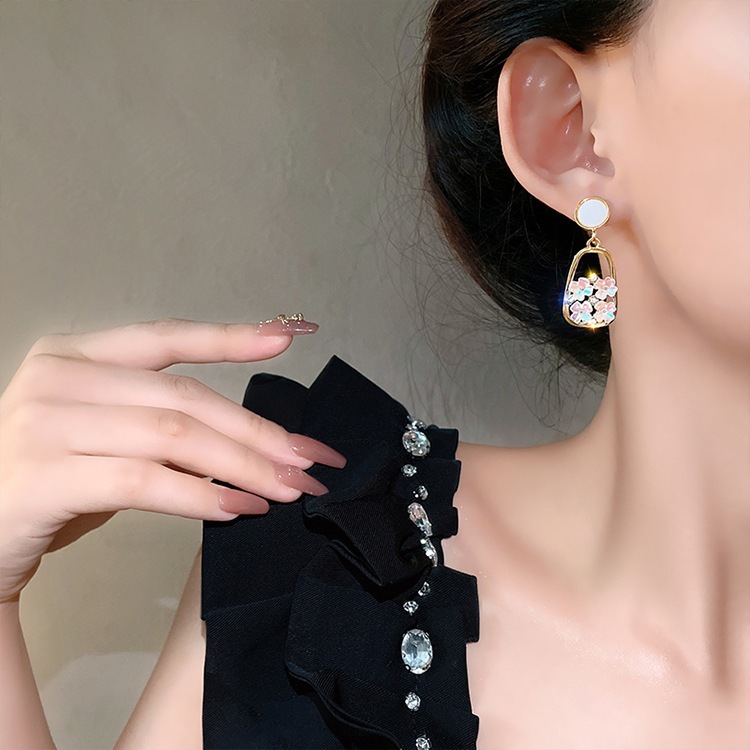 Sweet Flower Alloy Sequins Women's Drop Earrings display picture 4