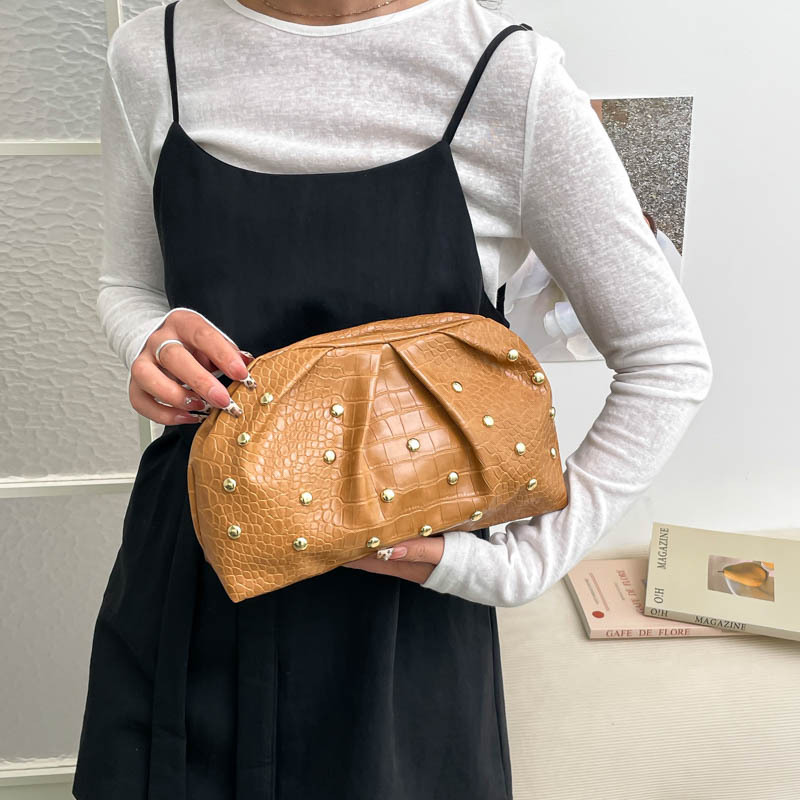 Nueva moda simple versátil de tendencia transfronteriza hombro de un solo clip de brazo de clavos de hongos plegados bolsos de mano bolsos de mujer