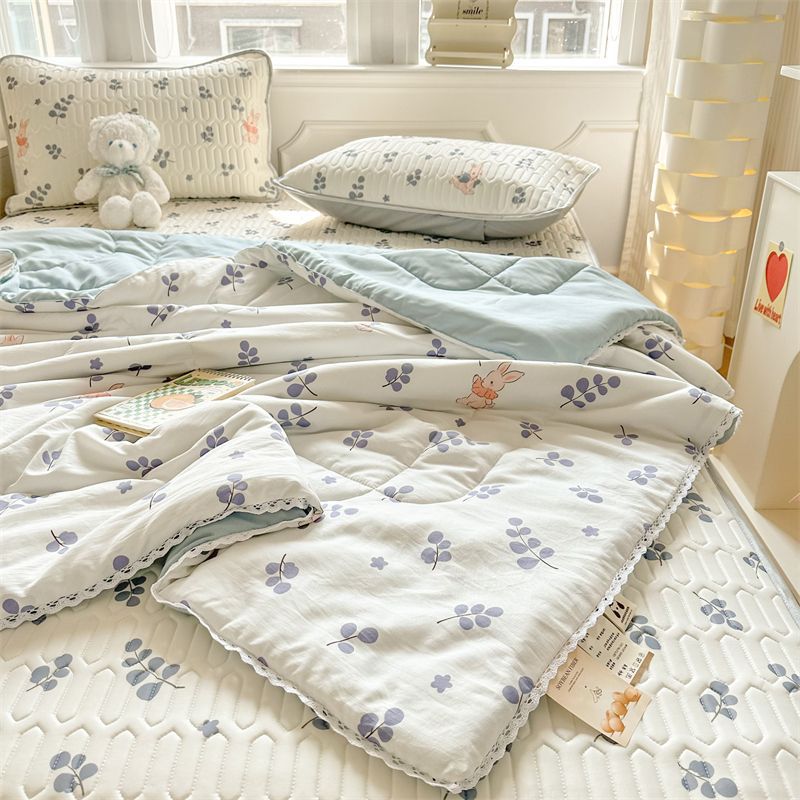Estera de látex de seda de hielo de verano Juego de cuatro piezas de edredón fresco de verano 2025 nuevo edredón de aire acondicionado cama de dormitorio juego de cuatro piezas de edredón de verano