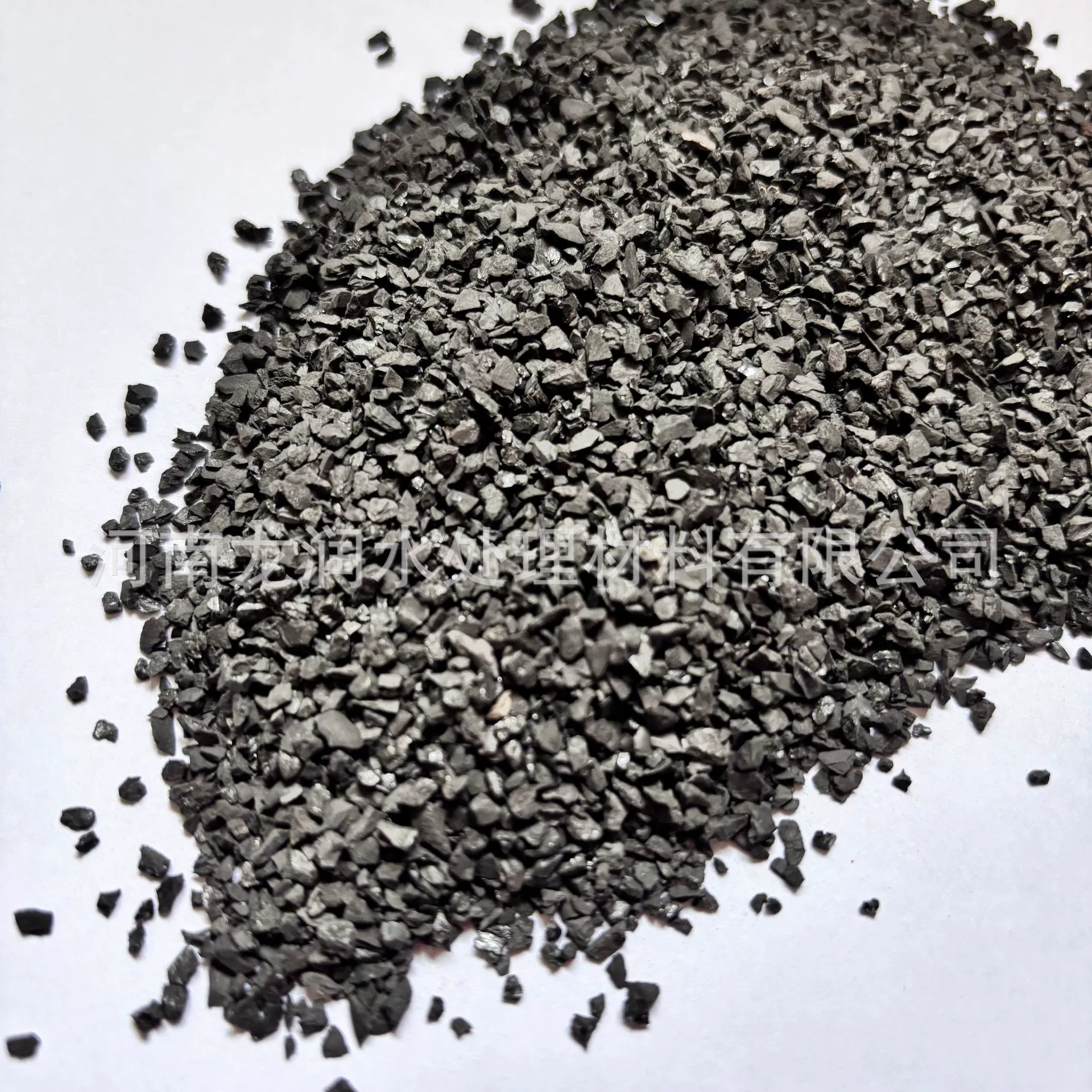 Антрацитовый фильтрующий материал для песчаного фильтра, мультимедийного фильтра, антрацитовый фильтр для питьевой воды и очистных сооружений.