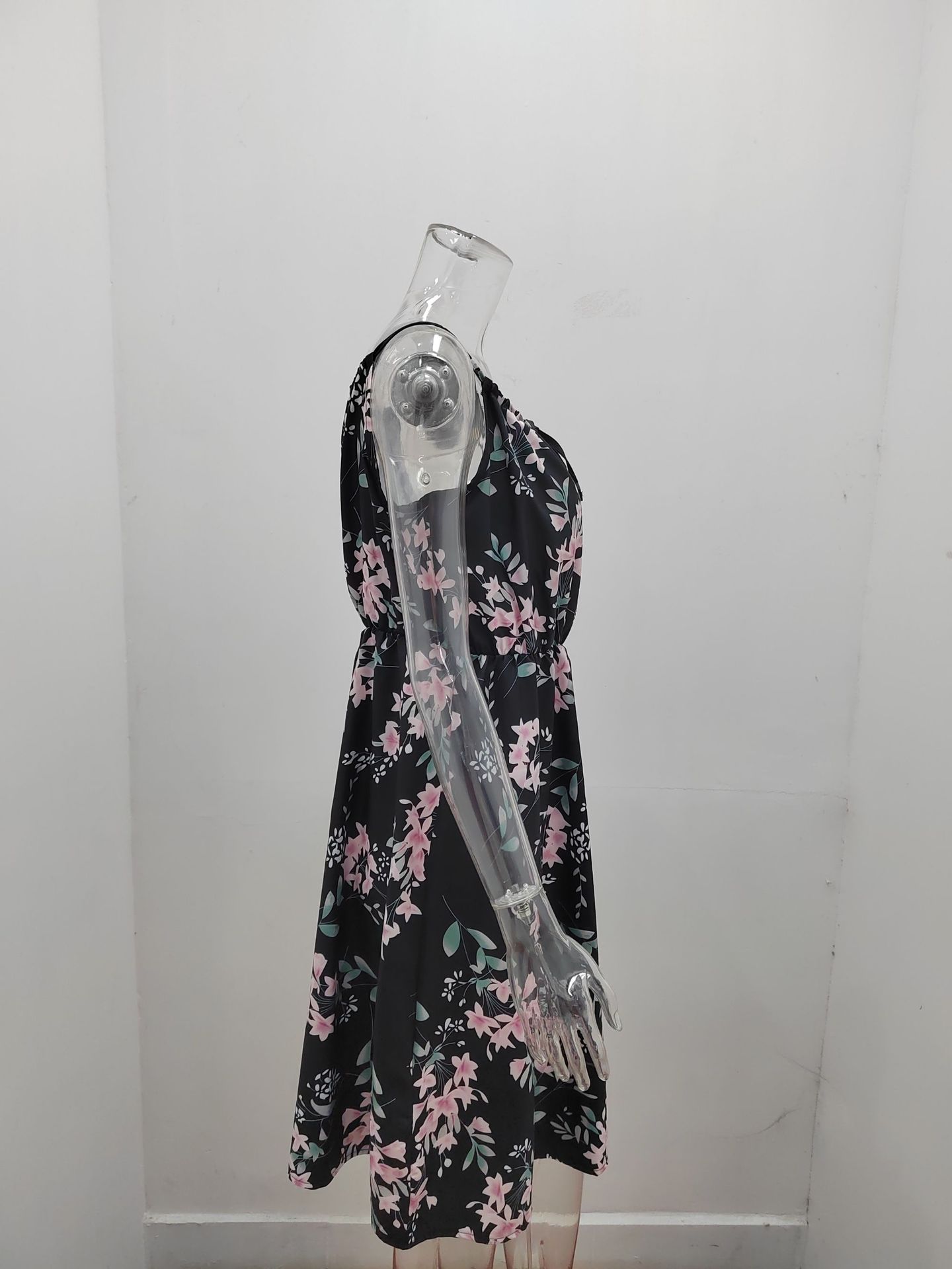 Elegant Sleeveless Dress