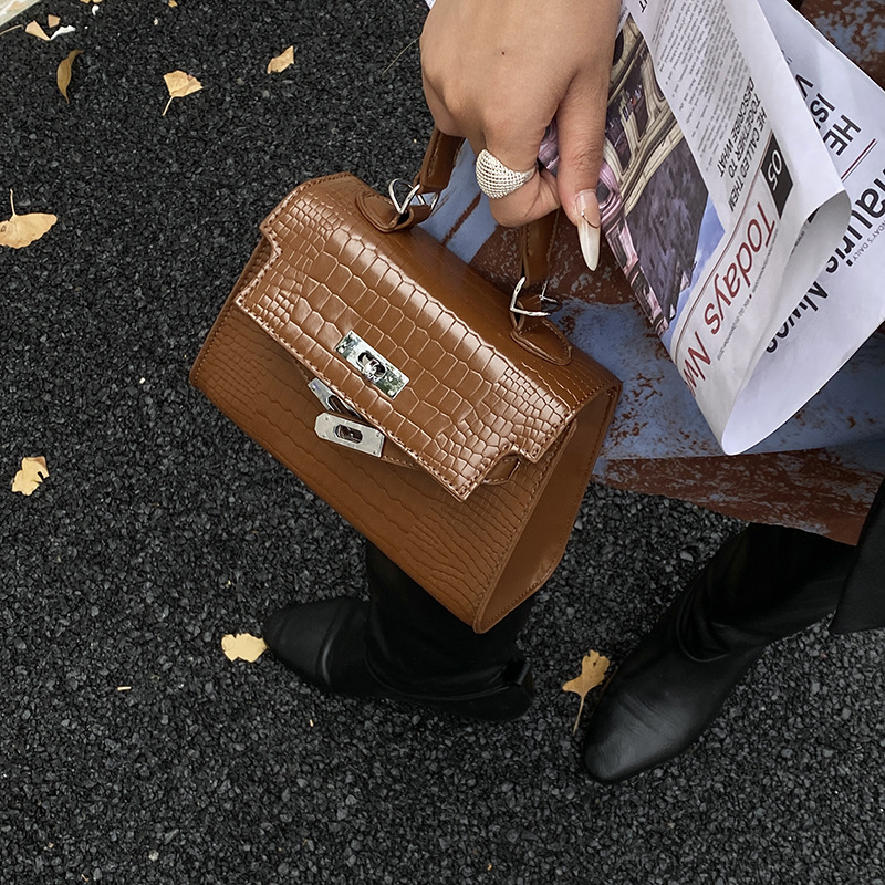 Bolsos de piedra de alta calidad para mujeres 2025, nuevos bolsos de moda portátiles de invierno versátiles mochila de viaje
