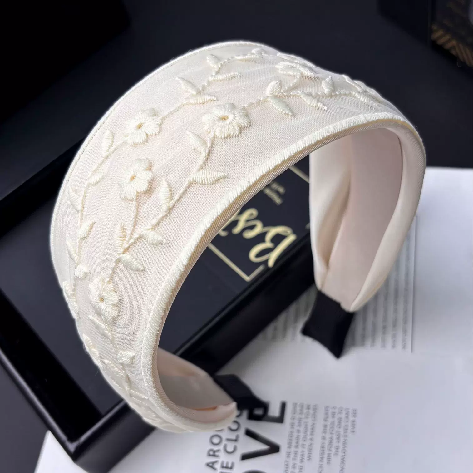 新中式蕾丝刺绣新款花朵发箍女高级感洋气时尚布艺宽边高颅顶发饰