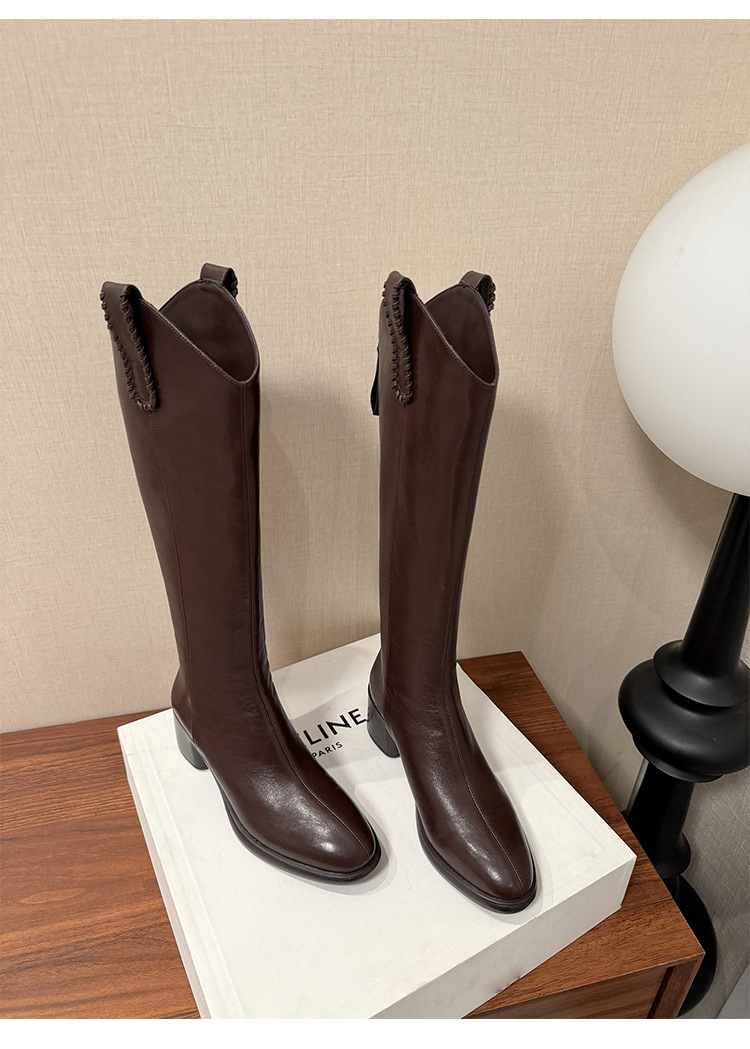 Boot nữ cổ cao ôm bắp chân dáng V thon gọn, đế dày, gót vuông nhỏ — nhung đen chi tiết 14