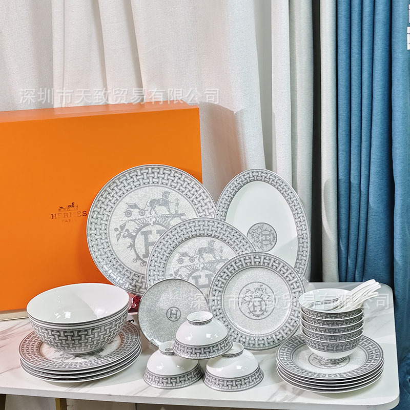 Aijia European-Style Gray Horse-Drawn Cart Tableware 41-Piece Set Gift Box Bone China Bowl Plate Spoon Saucer Gift