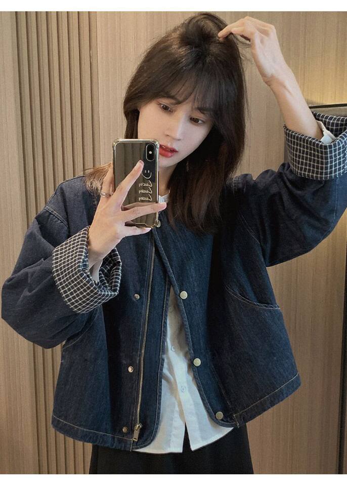 Áo khoác denim nữ dáng rộng cổ tròn tay dài viền cuộn họa tiết kẻ caro — Áo tay dài kẻ sọc xanh chi tiết 4