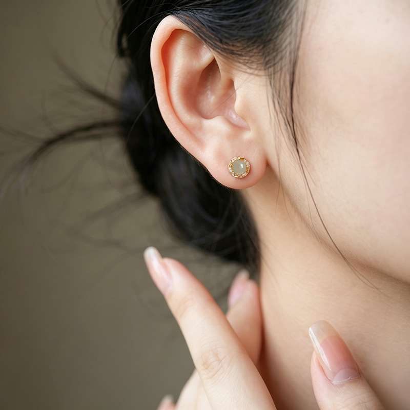 Bông tai bạc S925 mạ vàng đính ngọc bích tự nhiên hình học vòng xoắn nhẹ — Mật ong sáp