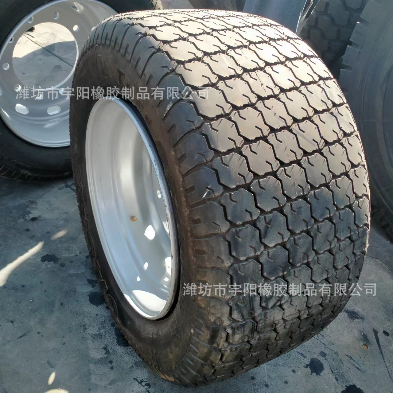 改装设备用41*18LL-22.5 真空钢丝轮胎  油罐车轮胎
