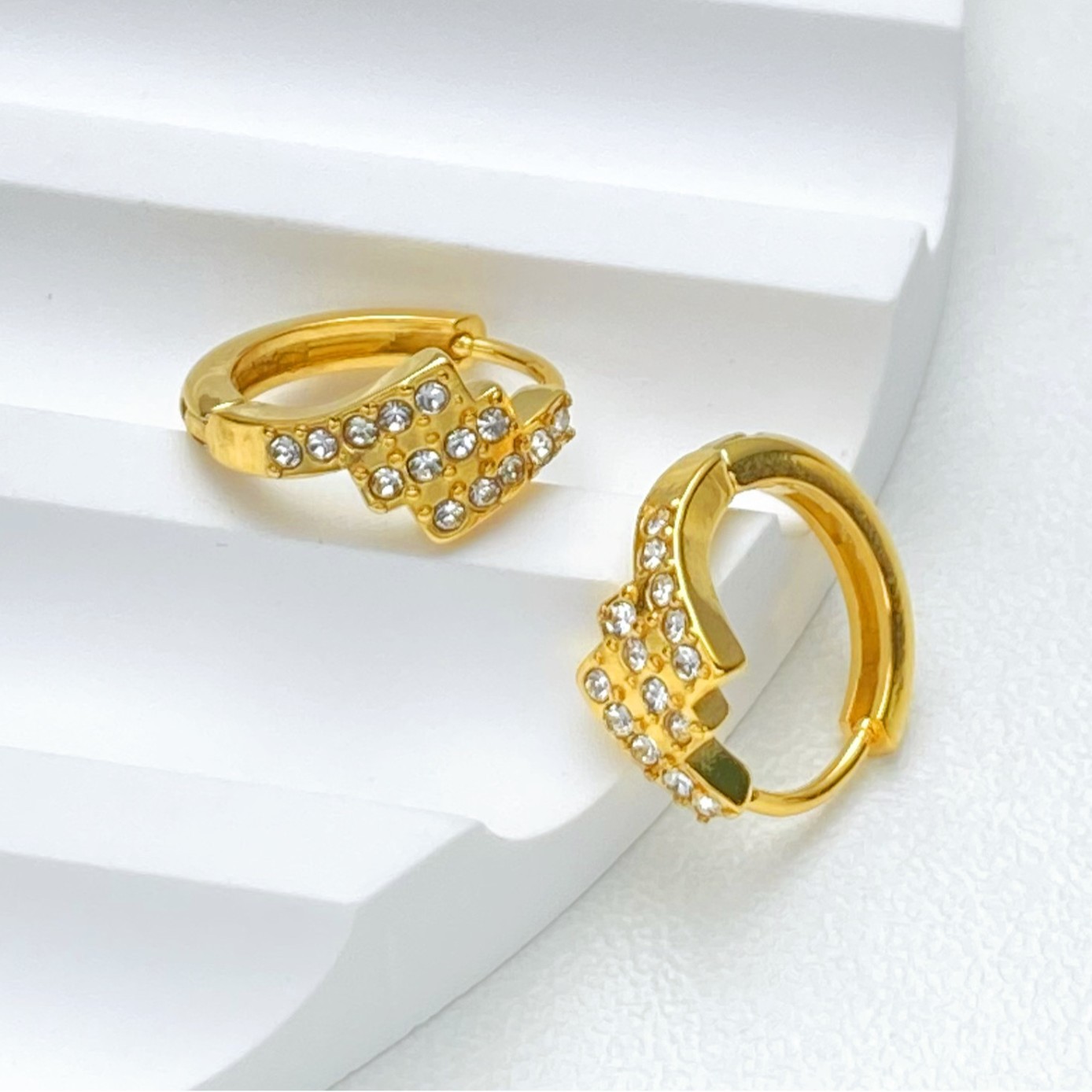 欧美跨境波浪小耳圈镶水钻真空镀18K圆圈女耳环轻奢高级感小众