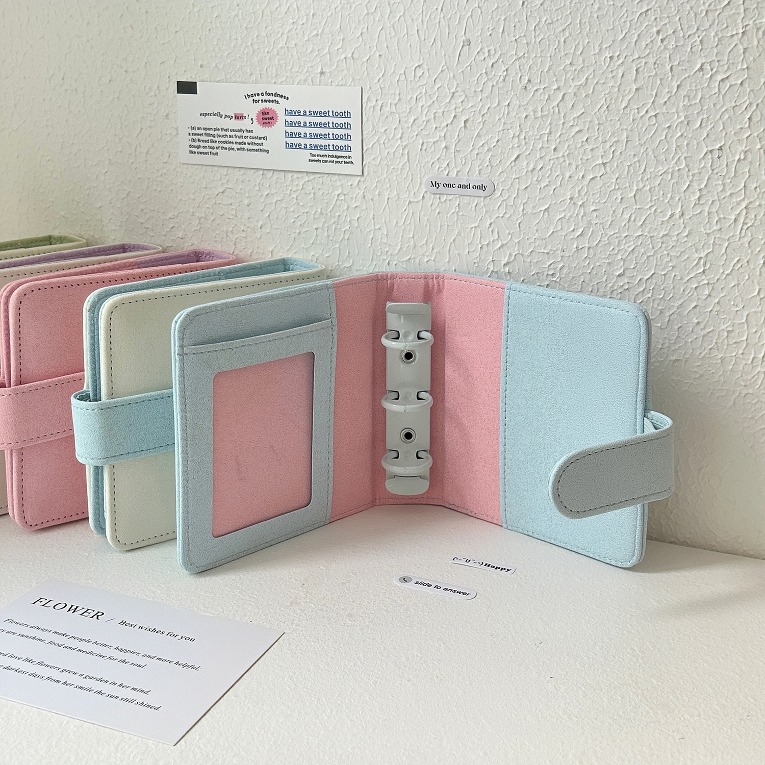 Álbum de hojas sueltas con diseño de estrellas y colores combinados, 3 anillas – para coleccionar tarjetas de idols.