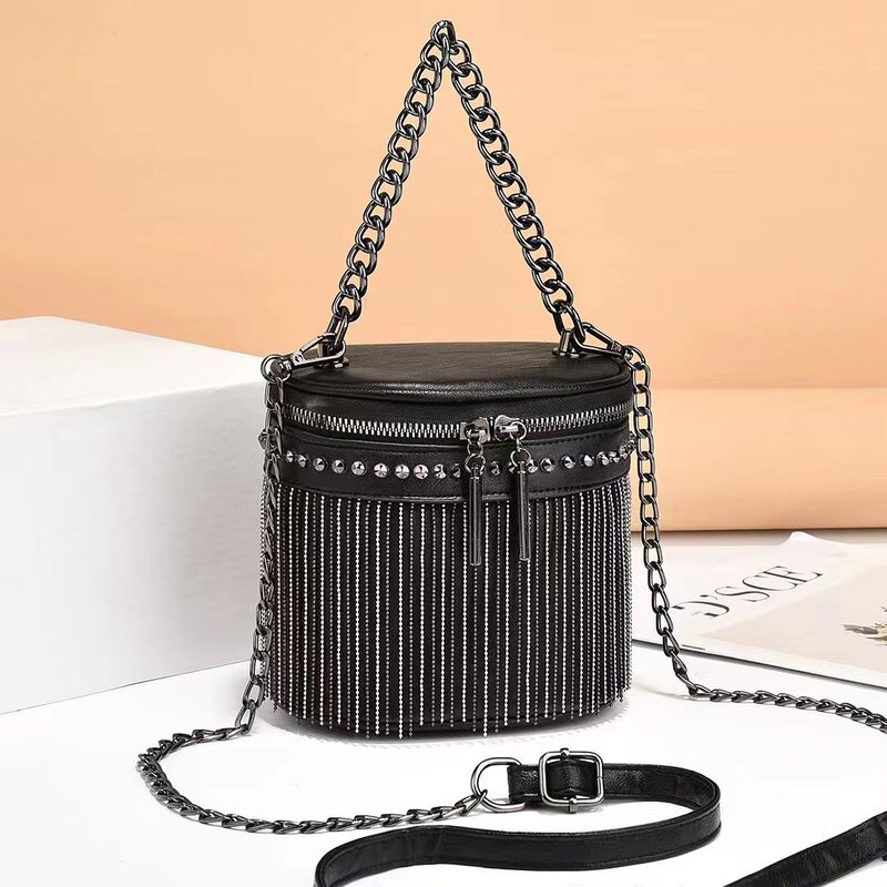 2022 niche all-match portable bucket bag Black Pu tassel cylinder bag simple fashion chain 2022 niche all-match portable bucket bag Black Pu tassel cylinder bag simple fashion chain