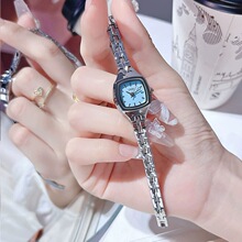 ����й�С�ɾ���ѧ������������Լ����ֵ�Ͻ��ˮʯӢ�ֱ�ins��