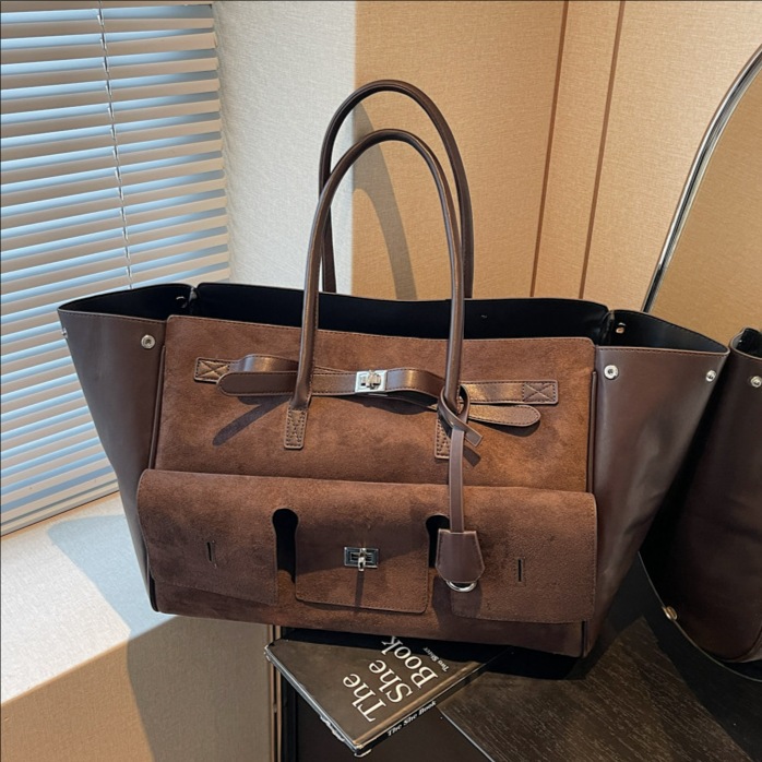 Bolso de mujer explosivo coreano bolso de platino portátil super caliente 2025 nuevo transporte de hombro bolso punk Kelly bolso