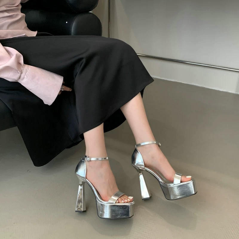 Высокие платформенные босоножки на массивном каблуке для миниатюрных женщин, весна/лето 2025, стиль подиума, высокие каблуки для ночного клуба.