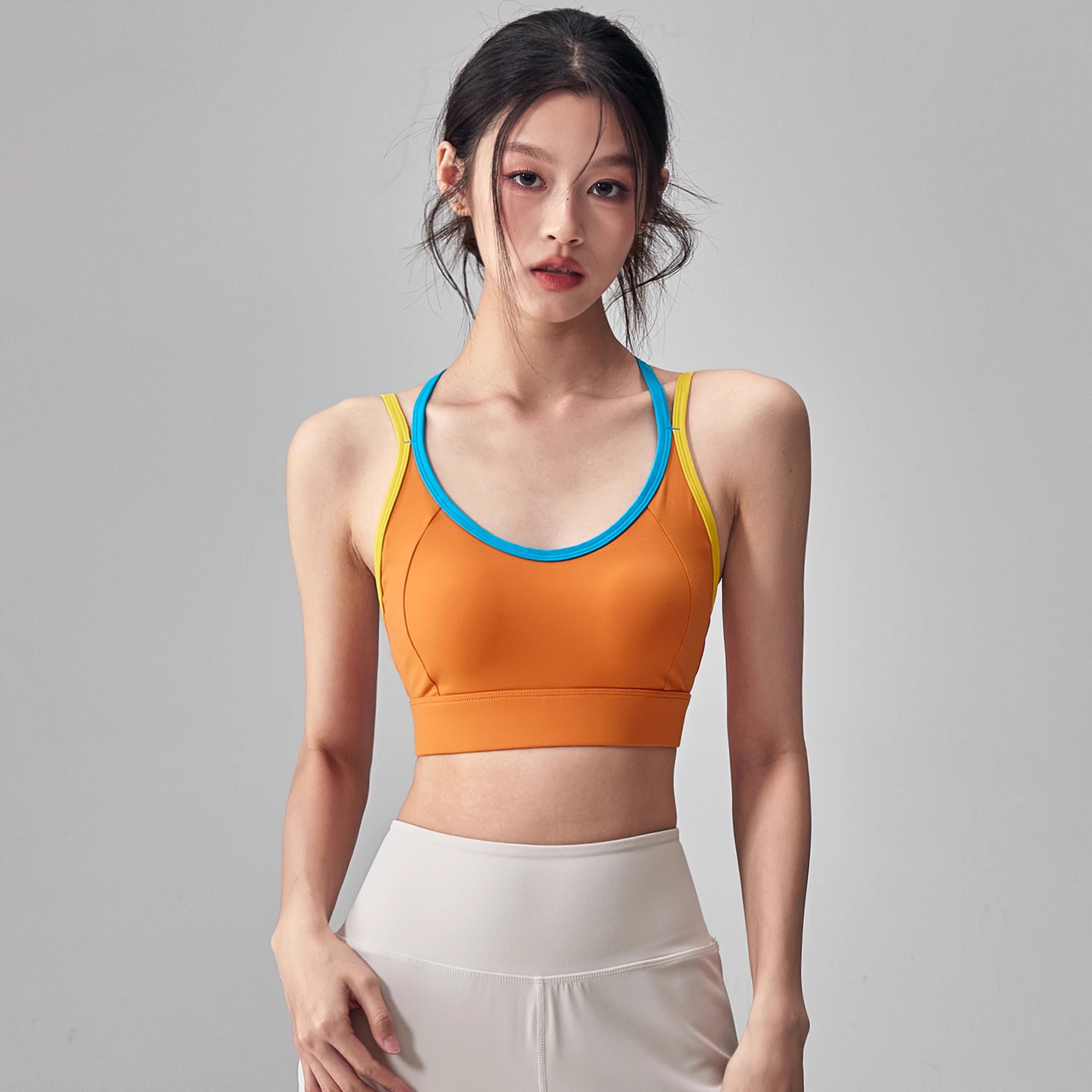 国境を越えた新しいスポーツブラ、耐衝撃ランニングヨガベスト、プッシュアップ一体型プロピラティスブラ