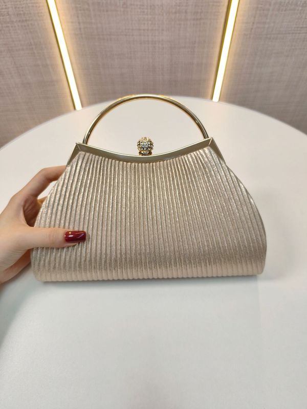 新商品のイブニングバッグ宴会のカバンにはドリルのドレスが入っています。|undefined