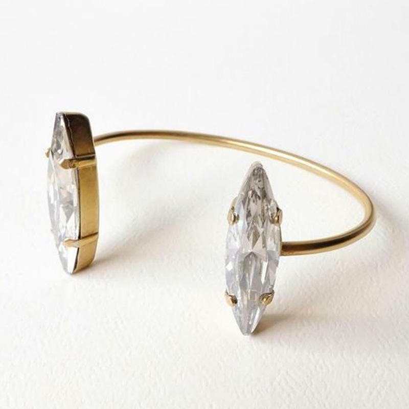 Diseño de brazalete de metal transfronterizo, brazalete de diamantes de ojo de caballo, accesorios simples para mujeres.