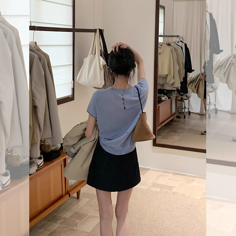 背中がくり抜かれたブルーの右肩半袖Tシャツ、女性用夏用薄手シングルウェアデザインニッチニットトップ|undefined